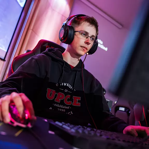 Derby_UPCE-UHK-024