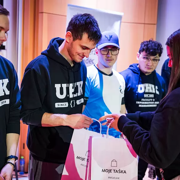 Derby_UPCE-UHK-033