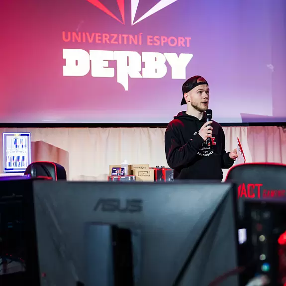 Derby_UPCE-UHK-104