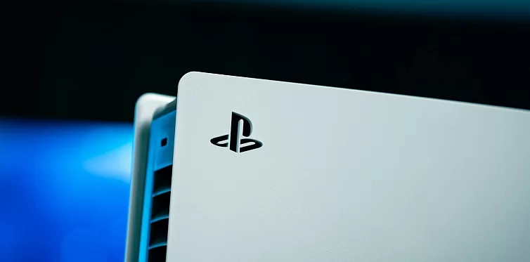 Chystejte peněženky, Sony brzy spustí výroční slevy Days of Play 2025